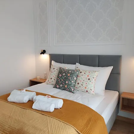 Przy Stoku Pod Lasem I Z Tarasem - Powrocisz Tu Hillside