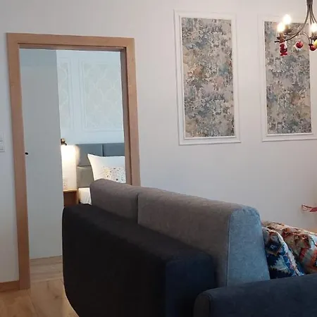 Przy Stoku Pod Lasem I Z Tarasem - Powrocisz Tu Hillside