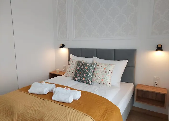 Przy Stoku Pod Lasem I Z Tarasem - Powrocisz Tu Hillside